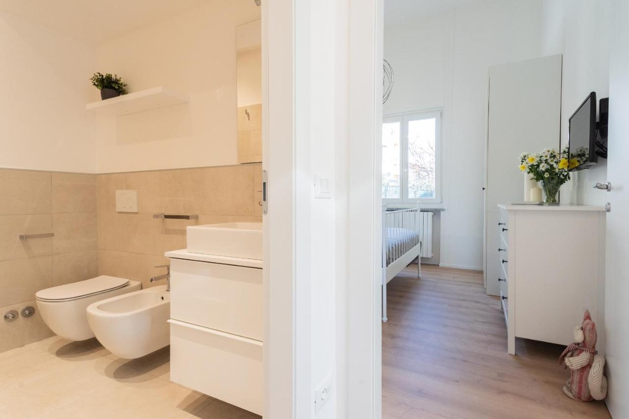 Lovely Corner In The Heart Of The Lake By Rent All Como Bagian luar foto