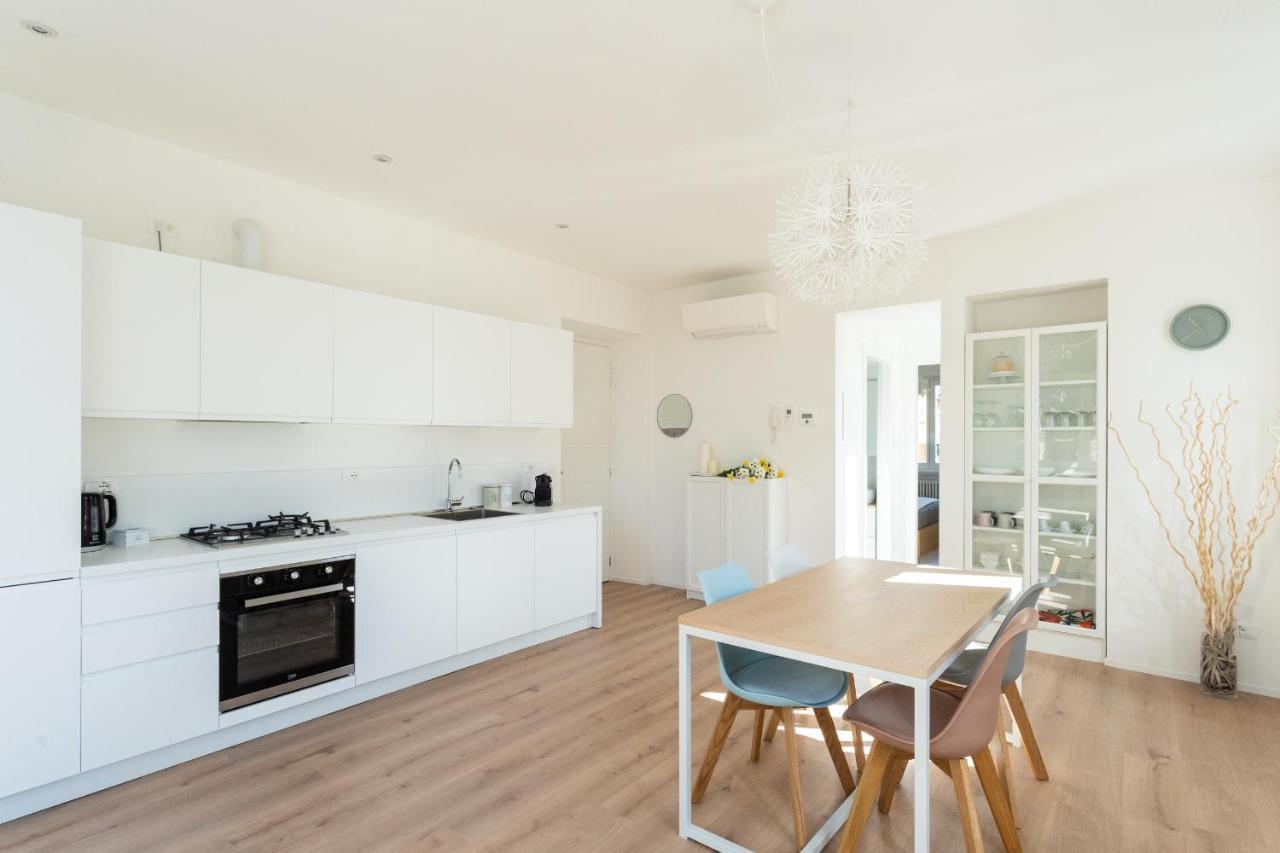 Lovely Corner In The Heart Of The Lake By Rent All Como Bagian luar foto