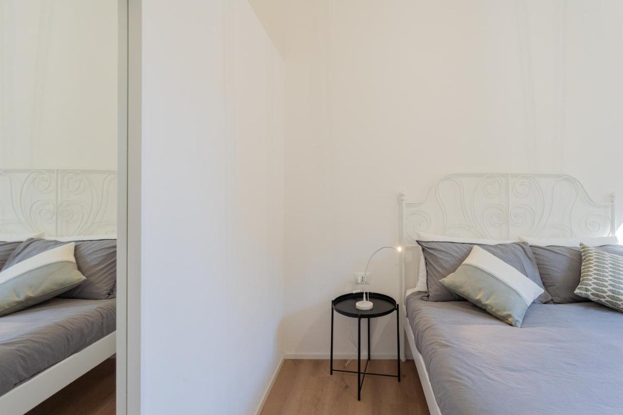 Lovely Corner In The Heart Of The Lake By Rent All Como Bagian luar foto