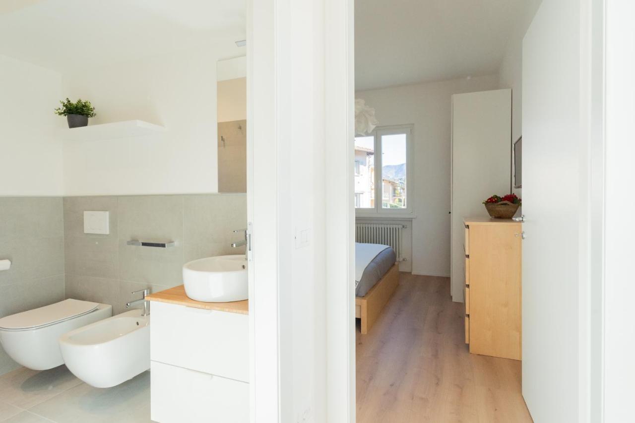 Lovely Corner In The Heart Of The Lake By Rent All Como Bagian luar foto